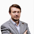 Евгений Лучников