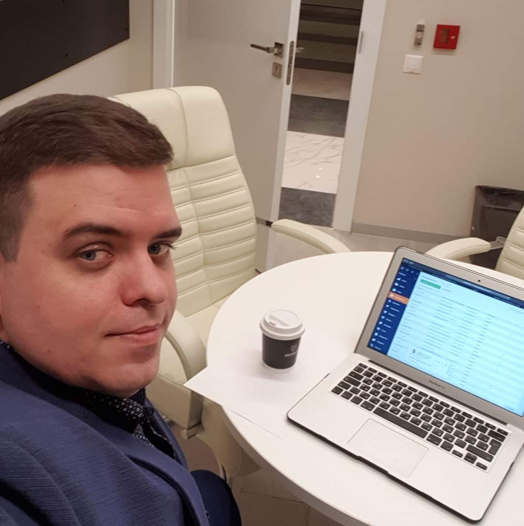 Андрей Перов