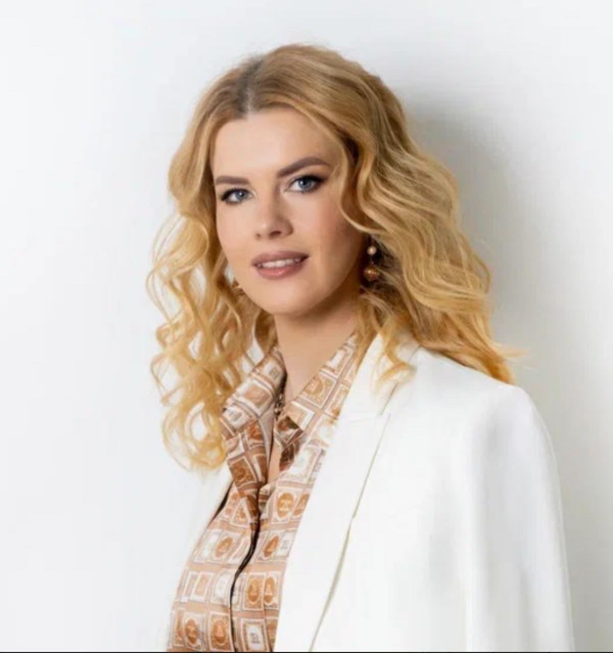 Елена Ватутина